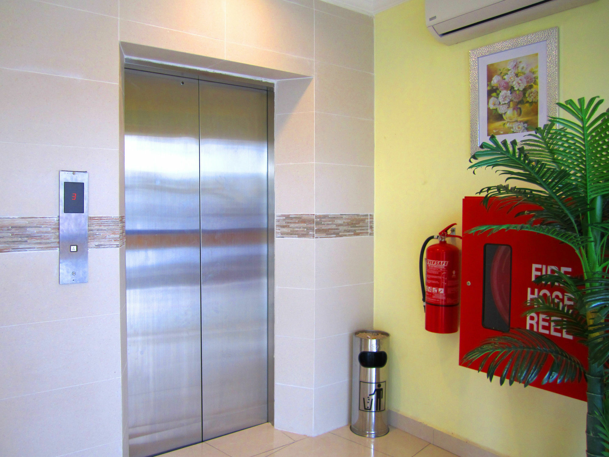 Sun Inns Hotel Kopkastam Kelana Jaya Petaling Jaya Dış mekan fotoğraf